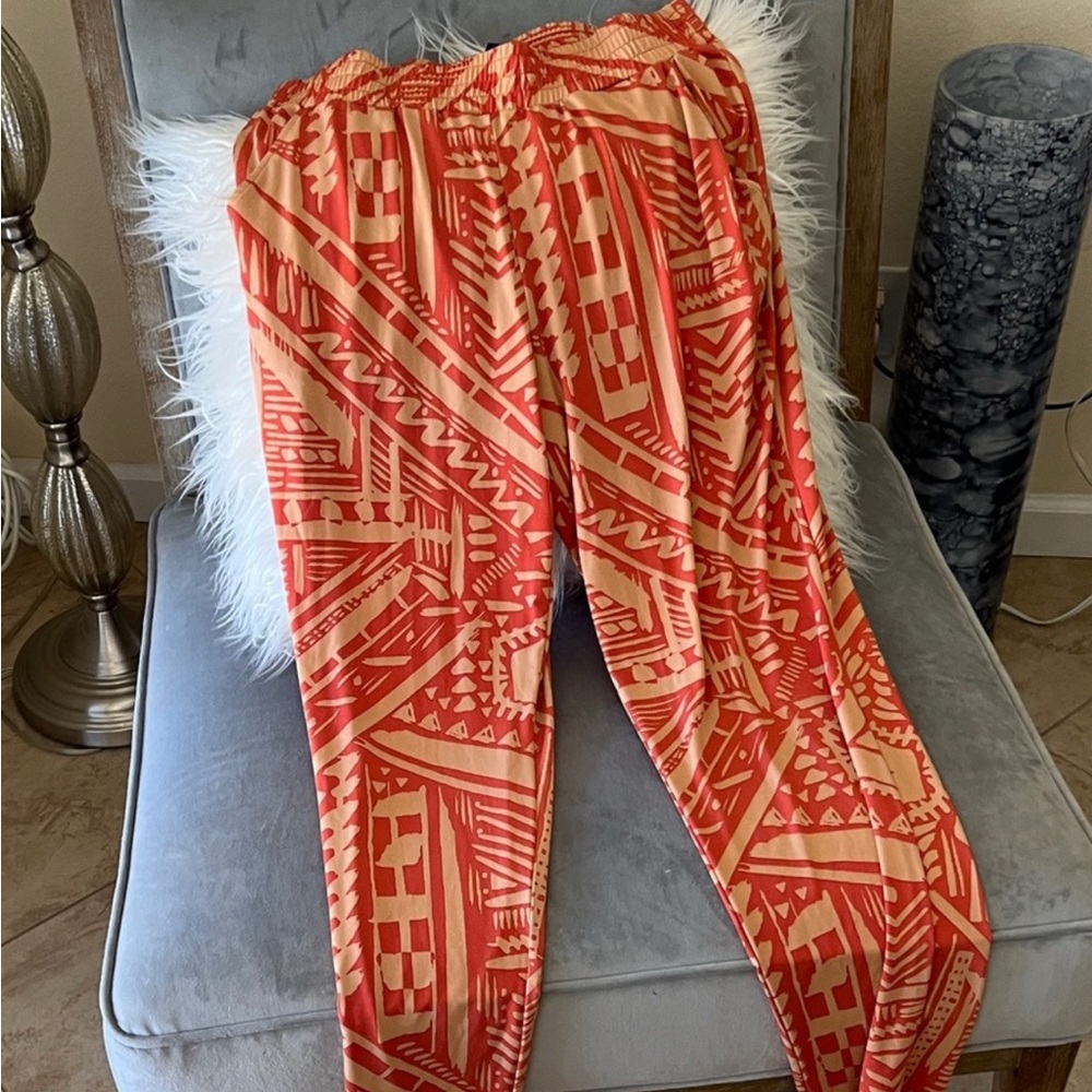 IMAN Global Chic Red and Tan Print Pants - Buttery soft